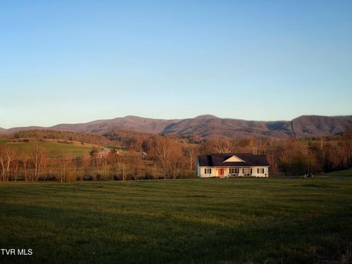 182 St Johns Way Rd, Chilhowie, VA, 24319-1170 | Card Image