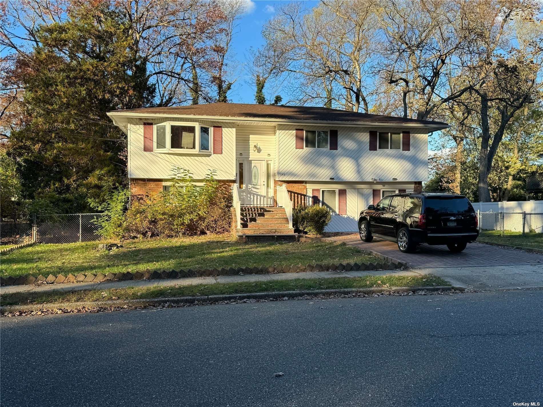 Jefferson Ave, Amityville, NY 11701