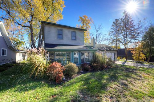 212 Hillcroft Dr, Walled Lake, MI, 48390-3519 | Card Image