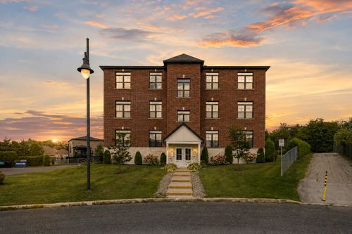 1090 Rue Du Moulin, Magog, QC, J1X7T2 | Card Image