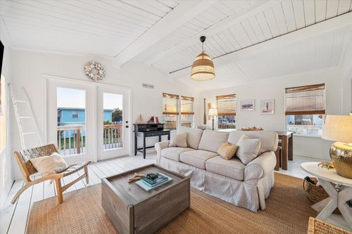 4119 Liberty Dr, Galveston, TX, 77554 | Card Image