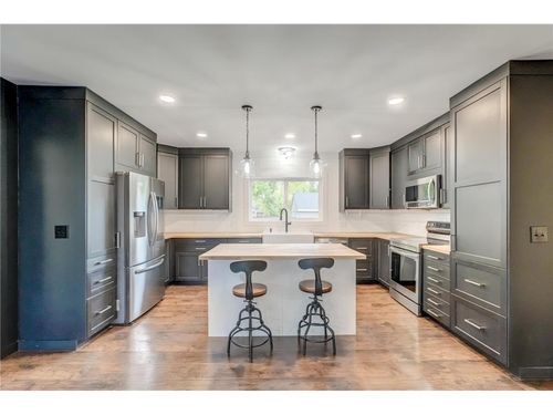 615 Vine St, Hudson, WI, 54016-1722 | Card Image