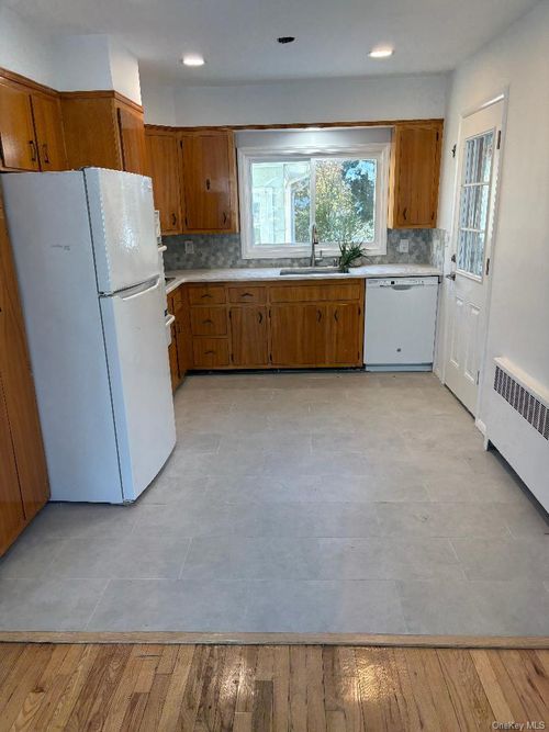 166 Franklin Blvd, Long Beach, NY, 11561-3727 | Card Image