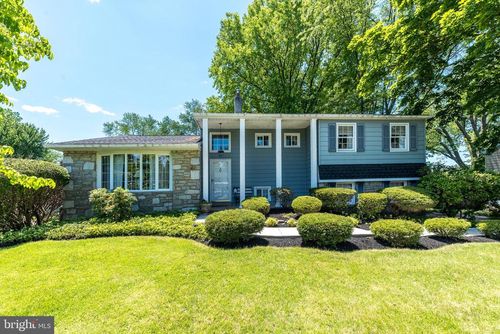 216 Windsor Dr, SOUTHAMPTON, PA, 18966-1353 | Card Image