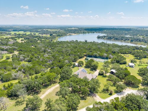725 County Road 300, Hamilton, TX, 76531-3066 | Card Image