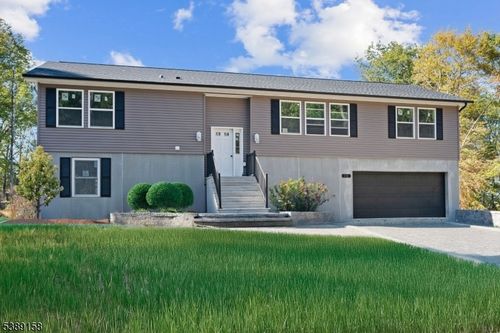 15 Bills Ln, Montague, NJ, 07827-3035 | Card Image