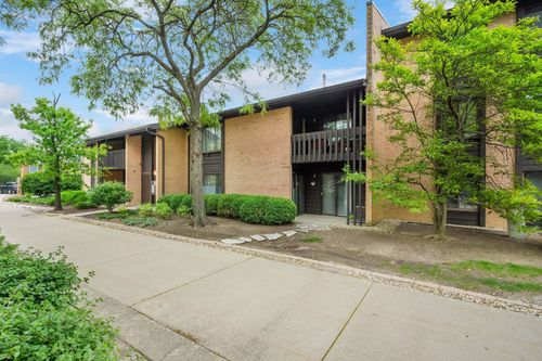 102-6109 Knoll Wood Rd, Willowbrook, IL, 60527-2028 | Card Image