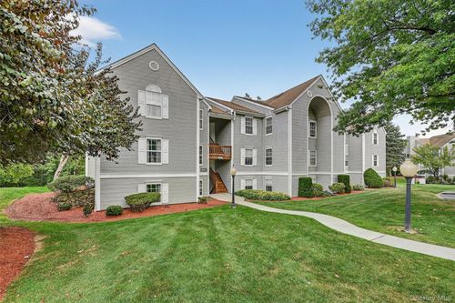 lp2-1132 Washington Grn, New Windsor, NY, 12553-6918 | Card Image