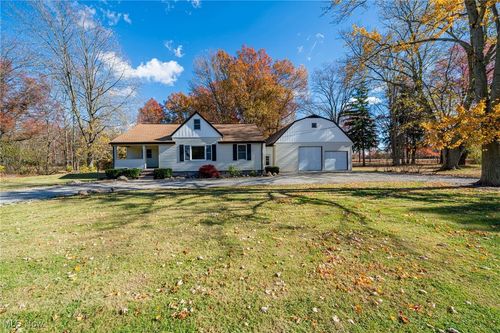 7097 Stearns Rd, Olmsted Twp, OH, 44138-1132 | Card Image