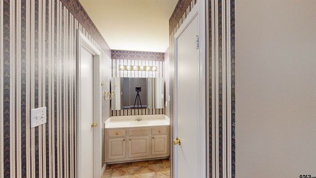 APT-1002 - 5401 Hollytree Dr, Condo with 3 bedrooms, 2 bathrooms and null parking in Tyler TX | Image 19