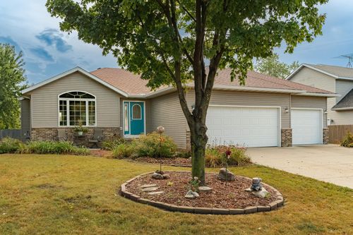 803 Rodeo Dr Se, Pine Island, MN, 55963-8104 | Card Image