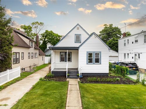 28 Cammerer Ave, East Rockaway, NY, 11518-1928 | Card Image