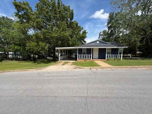 811 Texas St, West Plains, MO, 65775-2137 | Card Image