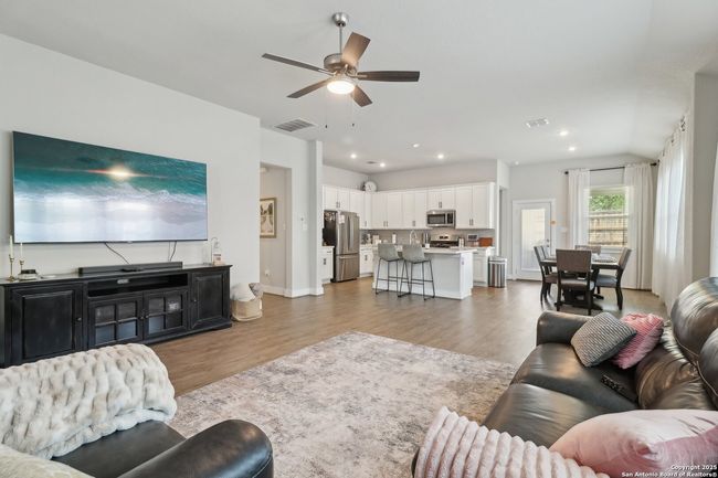 14926 Palmer Crk, House other with 4 bedrooms, 2 bathrooms and null parking in San Antonio TX | Image 11