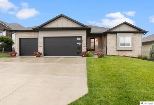 8816 Buckley Creek Rd, Lincoln, NE, 68520-1145 | Card Image