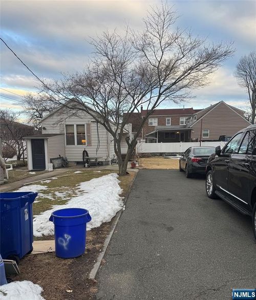 2 Harrison St, Belleville, NJ, 07109-1214 | Card Image