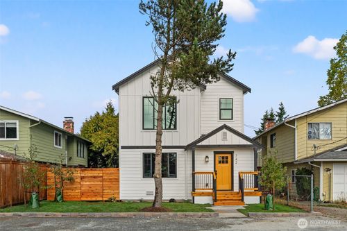 742 N 104th St, Seattle, WA, 98133-9212 | Card Image