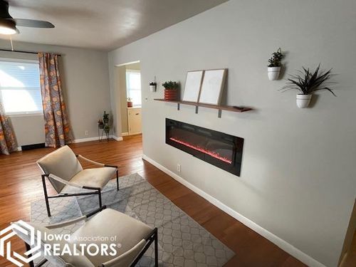 807 W Adams St, Creston, IA, 50801-3118 | Card Image