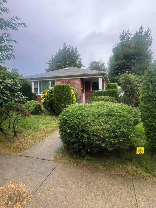 5110 248th St, Little Neck, NY, 11362-1612 | Card Image