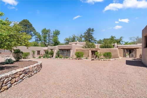 831 El Caminito St, Santa Fe, NM, 87505-2843 | Card Image