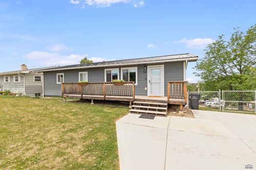 324 Oakland St, Rapid City, SD, 57701-5415 | Card Image