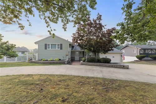 10109 Hoose Rd, Mentor, OH, 44060-6829 | Card Image