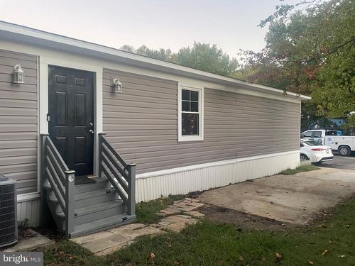 9520 Dogwood Park Street, CAPITOL HEIGHTS, MD, 20743 | Card Image