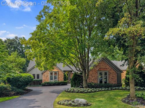 213 Norcliff Dr, Bloomfield Hills, MI, 48302-1557 | Card Image