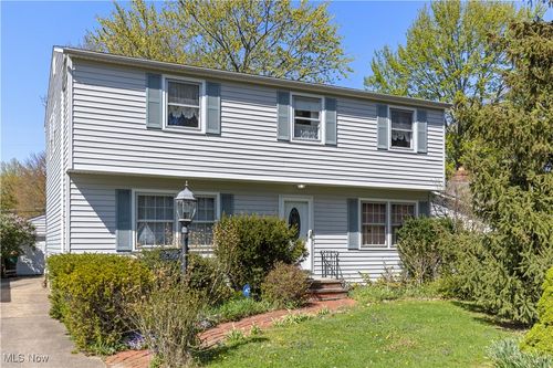 8295 Mentorwood Dr, Mentor, OH, 44060-3843 | Card Image