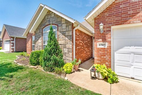 1707 W Capps Rd, Rogers, AR, 72758-6488 | Card Image