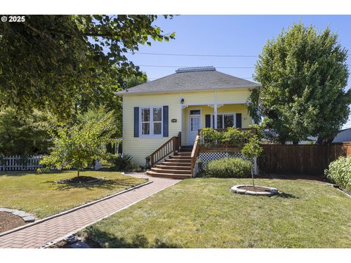 985 E College St, Mount Angel, OR, 97362-9757 | Card Image