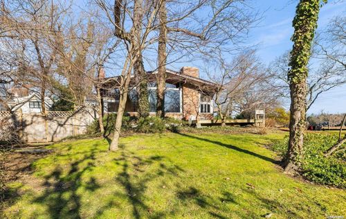 355 Knollwood Ave, Douglaston, NY, 11363-1021 | Card Image
