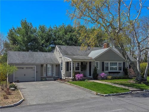 111 Wannamoisett Rd, East Providence, RI, 02914-3051 | Card Image