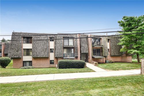 331 Forest Green Dr, Coraopolis, PA, 15108-2759 | Card Image