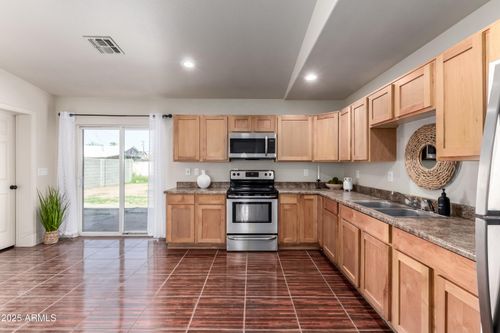 6748 W Coolidge St, Phoenix, AZ, 85033-1908 | Card Image
