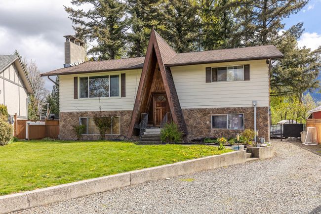 9674 Aberdeen Crescent, House other with 4 bedrooms, 2 bathrooms and 6 parking in Rosedale BC | Image 2