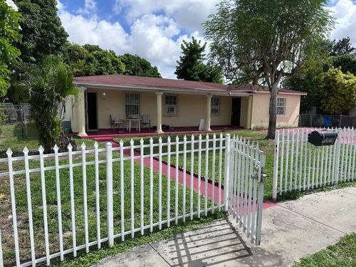 9229 Nw 33rd Avenue Rd, Miami, FL, 33147-2815 | Card Image