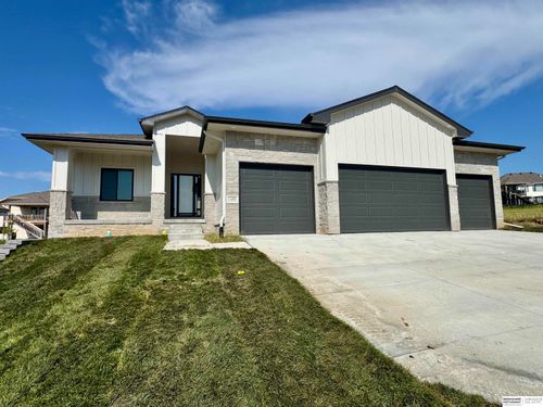 11002 S 101st St, Papillion, NE, 68046-3730 | Card Image