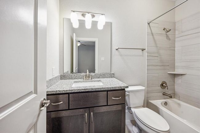 Another second floor bathroom. | Image 30