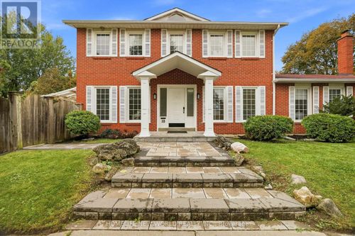 18 Dolan Gate, Toronto (Don Valley Village), ON, M2J2N1 | Card Image
