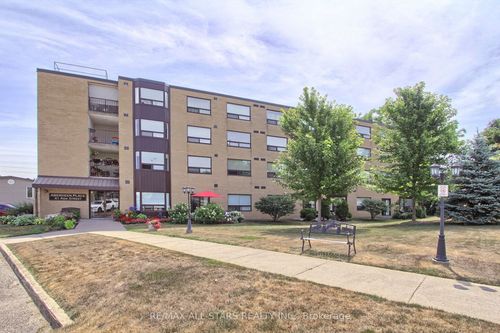 103-41 Ash St, Uxbridge, ON, L9P1E2 | Card Image