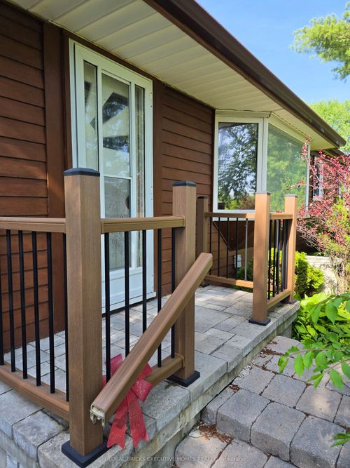 522 Woodlawn Road, Welland, ON, L3C3K1 | Card Image
