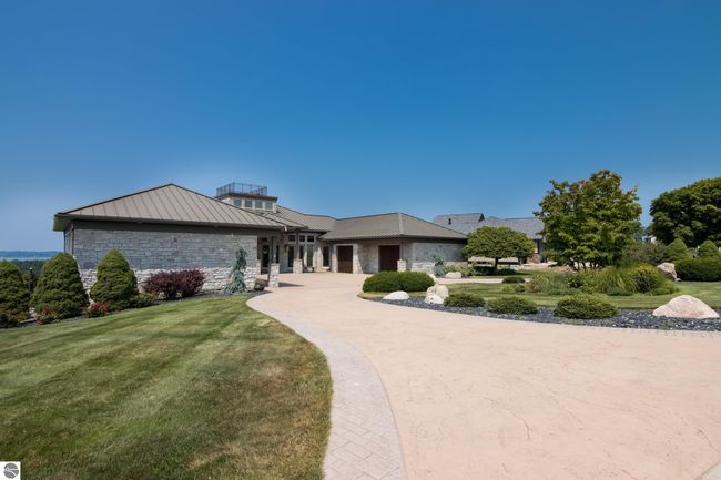 4173 Dornoch Ct, House other with 6 bedrooms, 4 bathrooms and null parking in Williamsburg MI | Image 5