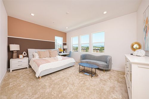 136 Sentosa, Irvine, CA, 92618-1457 | Card Image