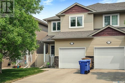 813 Connaught St, Regina, SK, S4T6S3 | Card Image