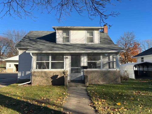 817 Hoch Ave, Adrian, MI, 49221-3815 | Card Image