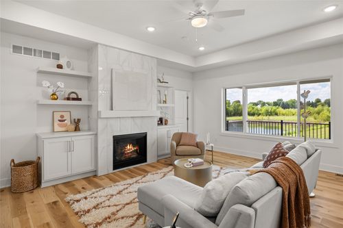 778 Ne 71st St, Pleasant Hill, IA, 50327-8910 | Card Image