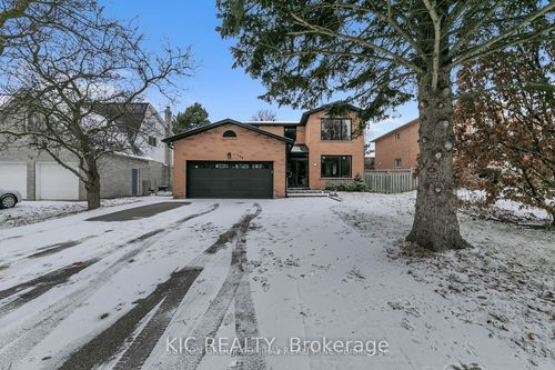 108 Cardinal Cres, Newmarket, ON, L3Y5Y6 | Card Image