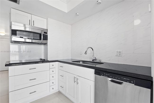 APT-8A - 77 Crandon Blvd, Condo with 2 bedrooms, 2 bathrooms and null parking in Key Biscayne FL | Image 17