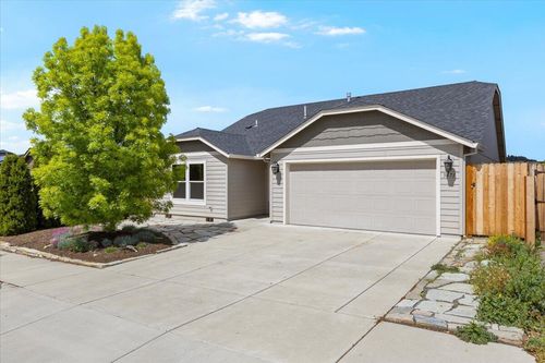 3471 Cascara St, Medford, OR, 97504-4760 | Card Image